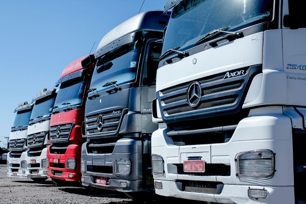 Frota de Automóveis e Caminhões